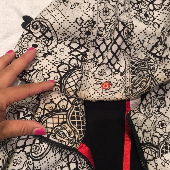 Lululemon size 4 rain jacket - Picture 3 of 8